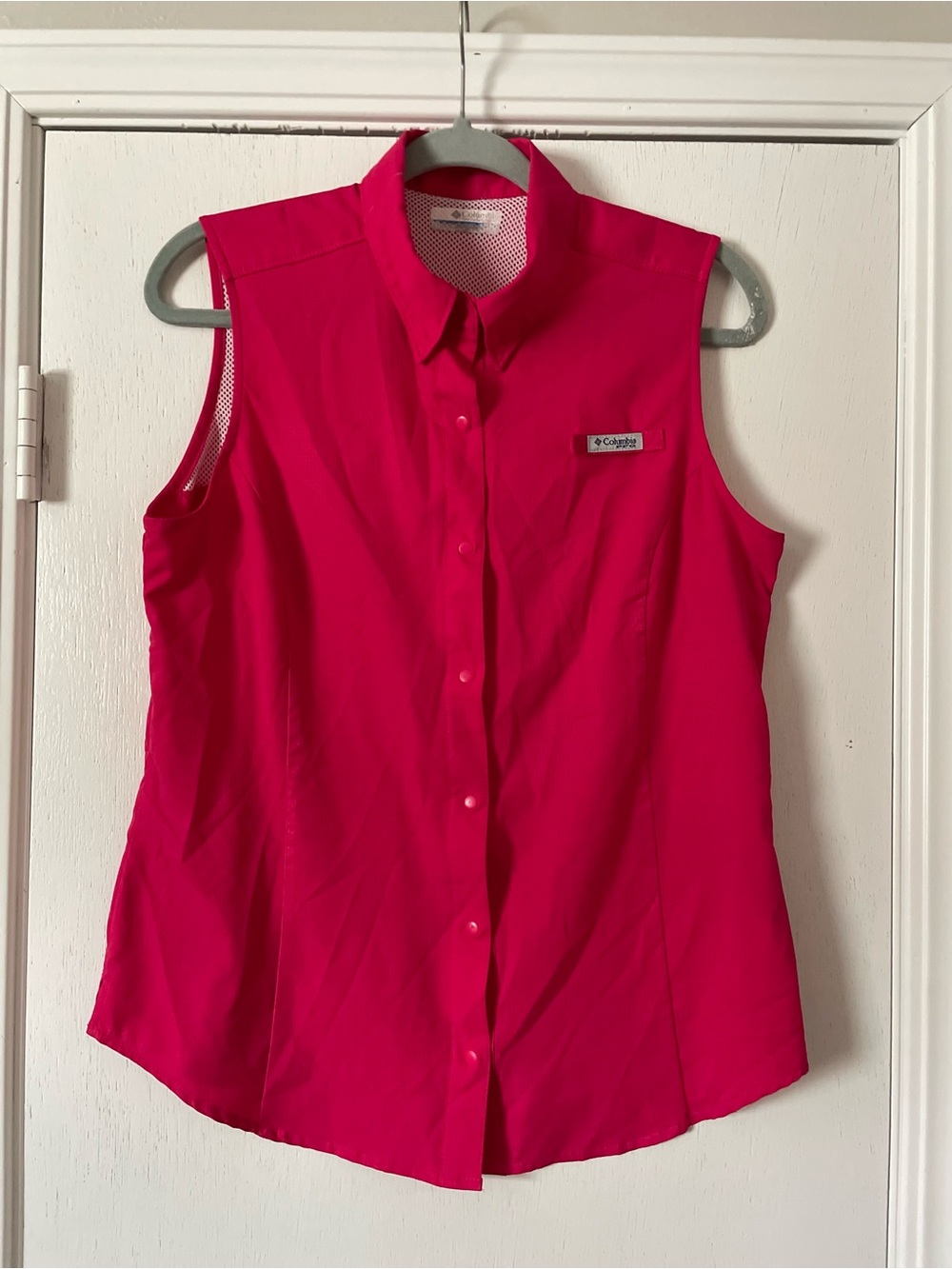 Columbia Women's Sleeveless Button-Down Shirt in Hot Pink